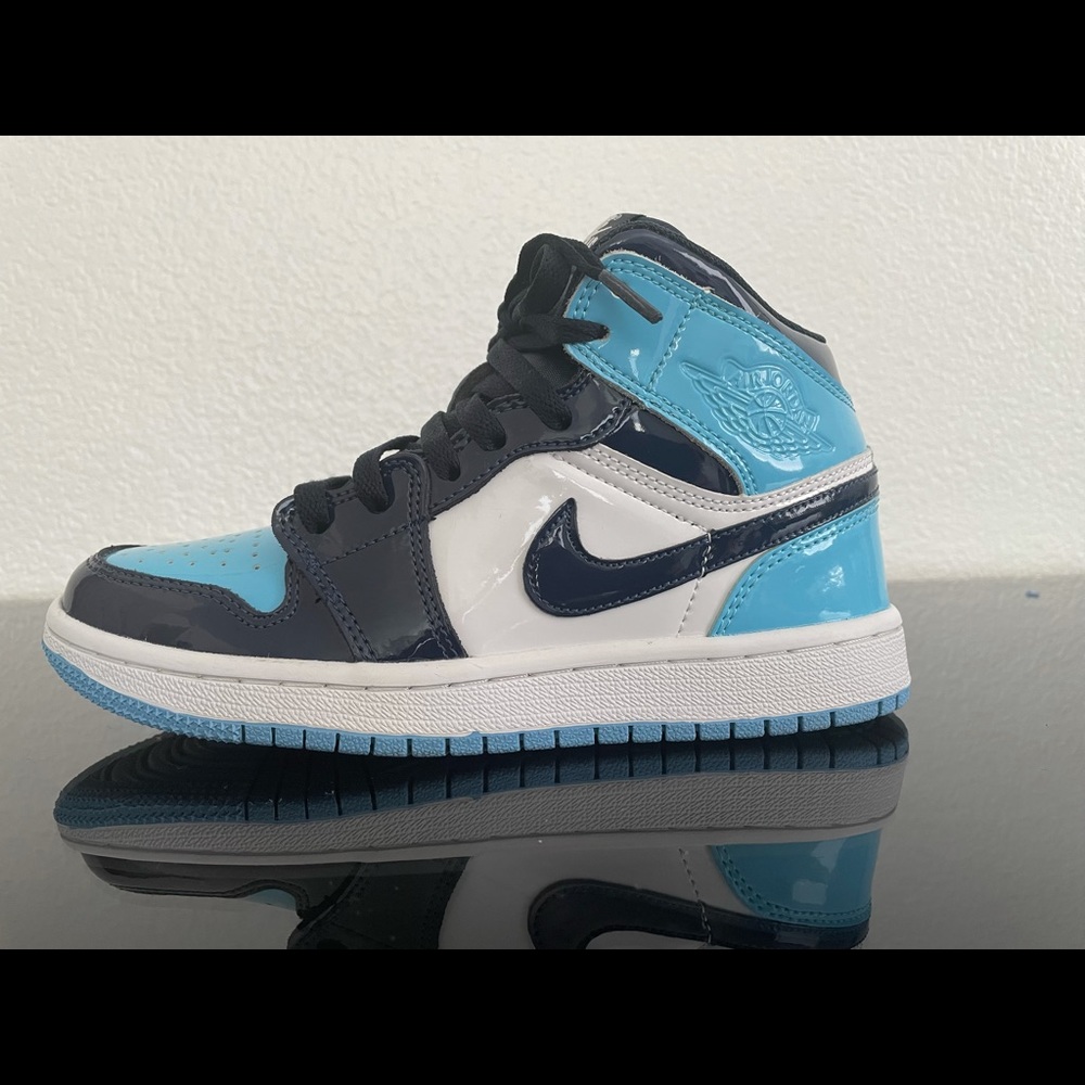 Air Jordan 1 Retro High “Blue Chill”